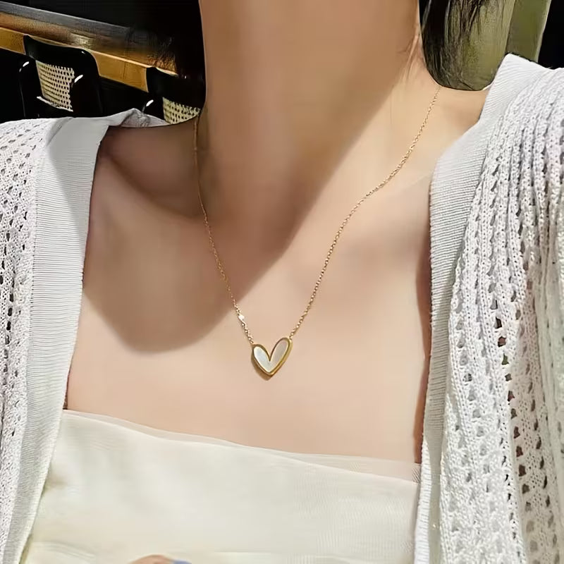 Elegant Heart-Shaped Pendant Collarbone Chain, Fashionable and Exquisite Lily of the Valley Necklace