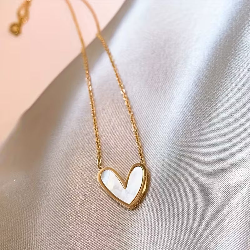 Elegant Heart-Shaped Pendant Collarbone Chain, Fashionable and Exquisite Lily of the Valley Necklace