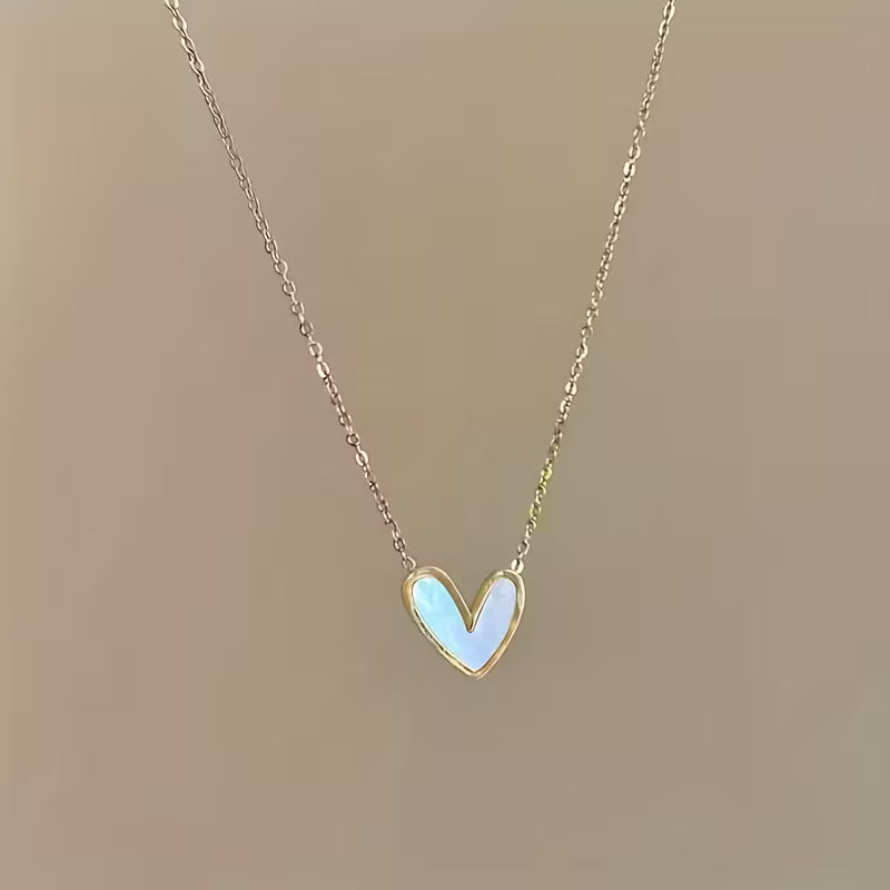 Elegant Heart-Shaped Pendant Collarbone Chain, Fashionable and Exquisite Lily of the Valley Necklace